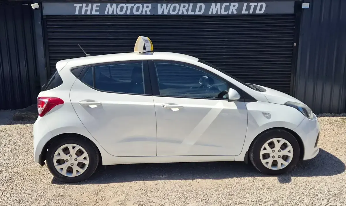 Used Hyundai i10 SE 87 HP (63 kW) 2014 White Hatchback
