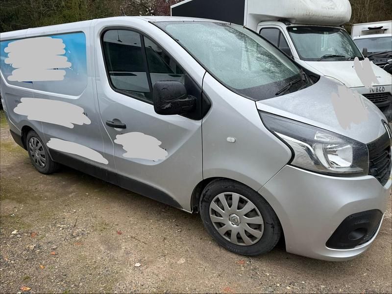 Używany Renault Trafic Business 2015 Srebrny Minivan