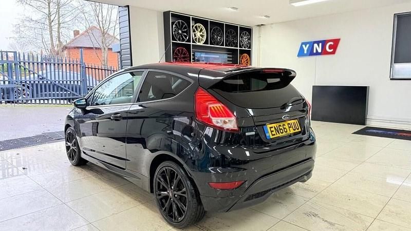 Used Ford Fiesta Zetec 140 HP (102 kW) 2016 Black Hatchback