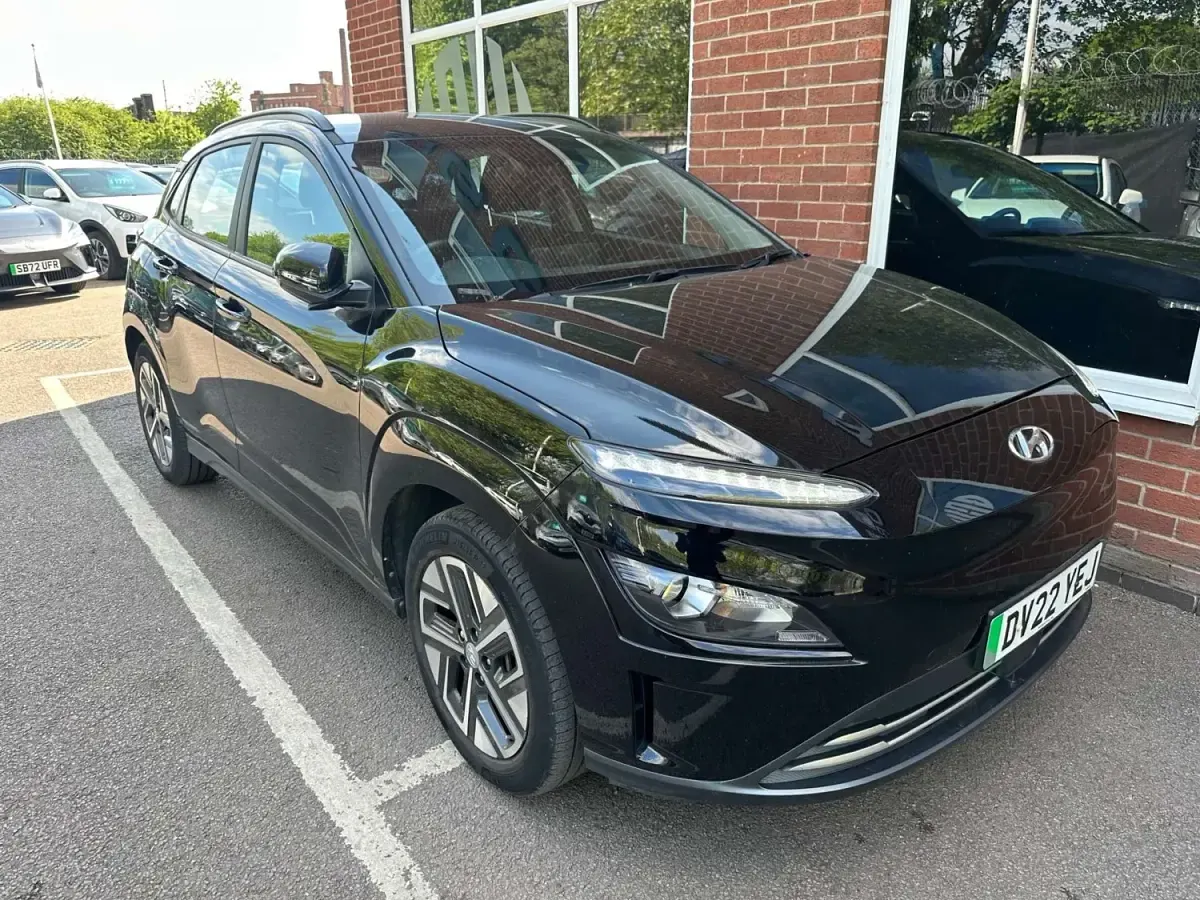 Second-hand Hyundai Kona SE 100 kW (136 CP) 2022 Negru SUV