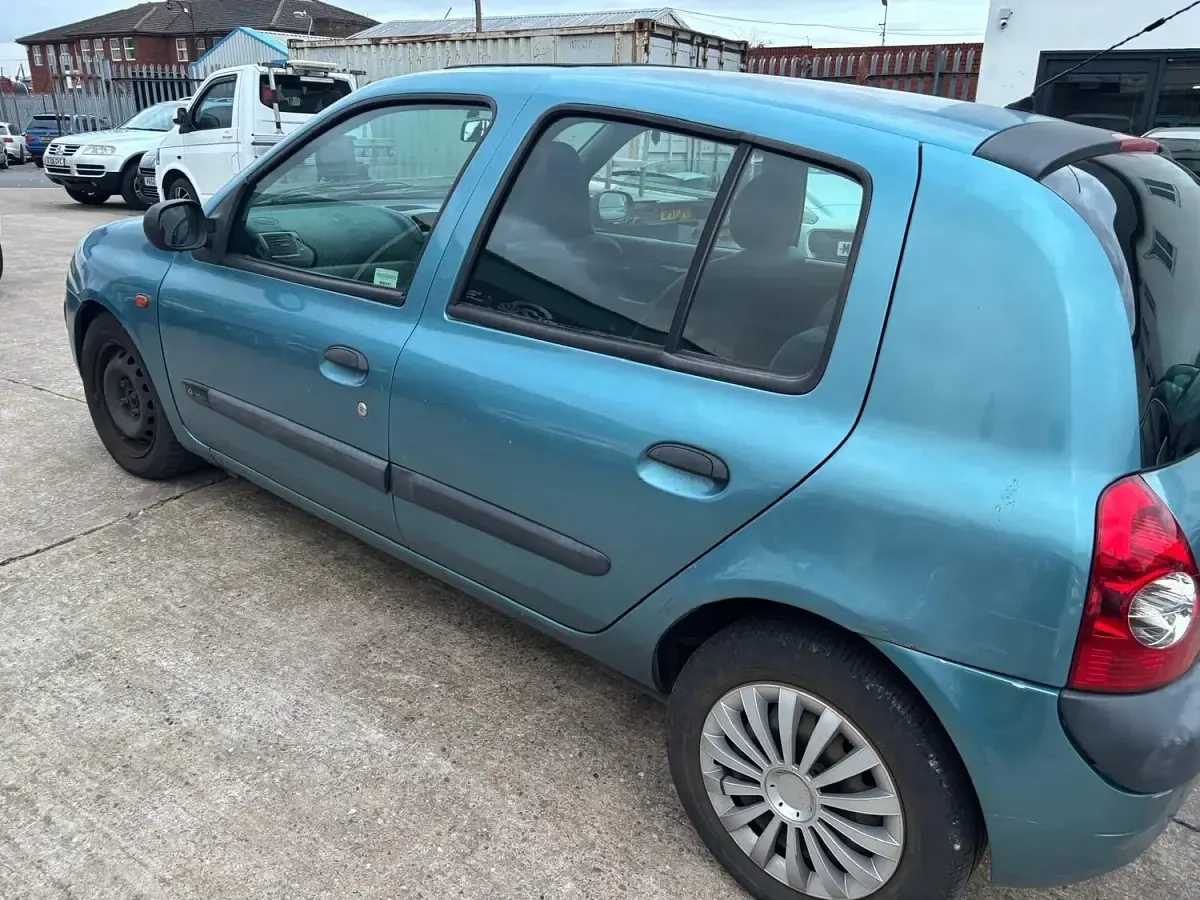 Used Renault Clio II Expression 2004 Blue Hatchback