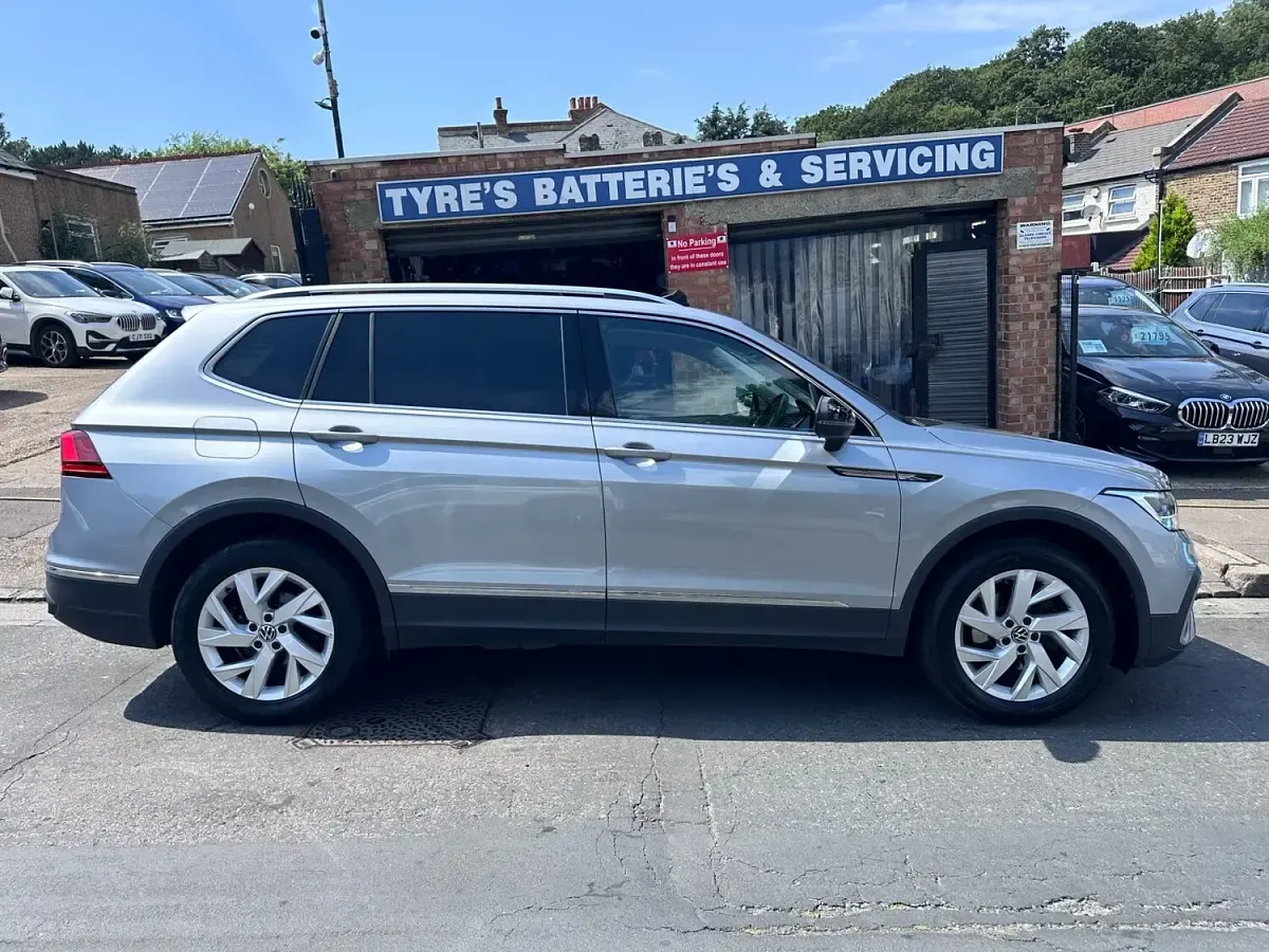 Used VW Tiguan Allspace Life 150 HP (110 kW) 2022 Silver SUV