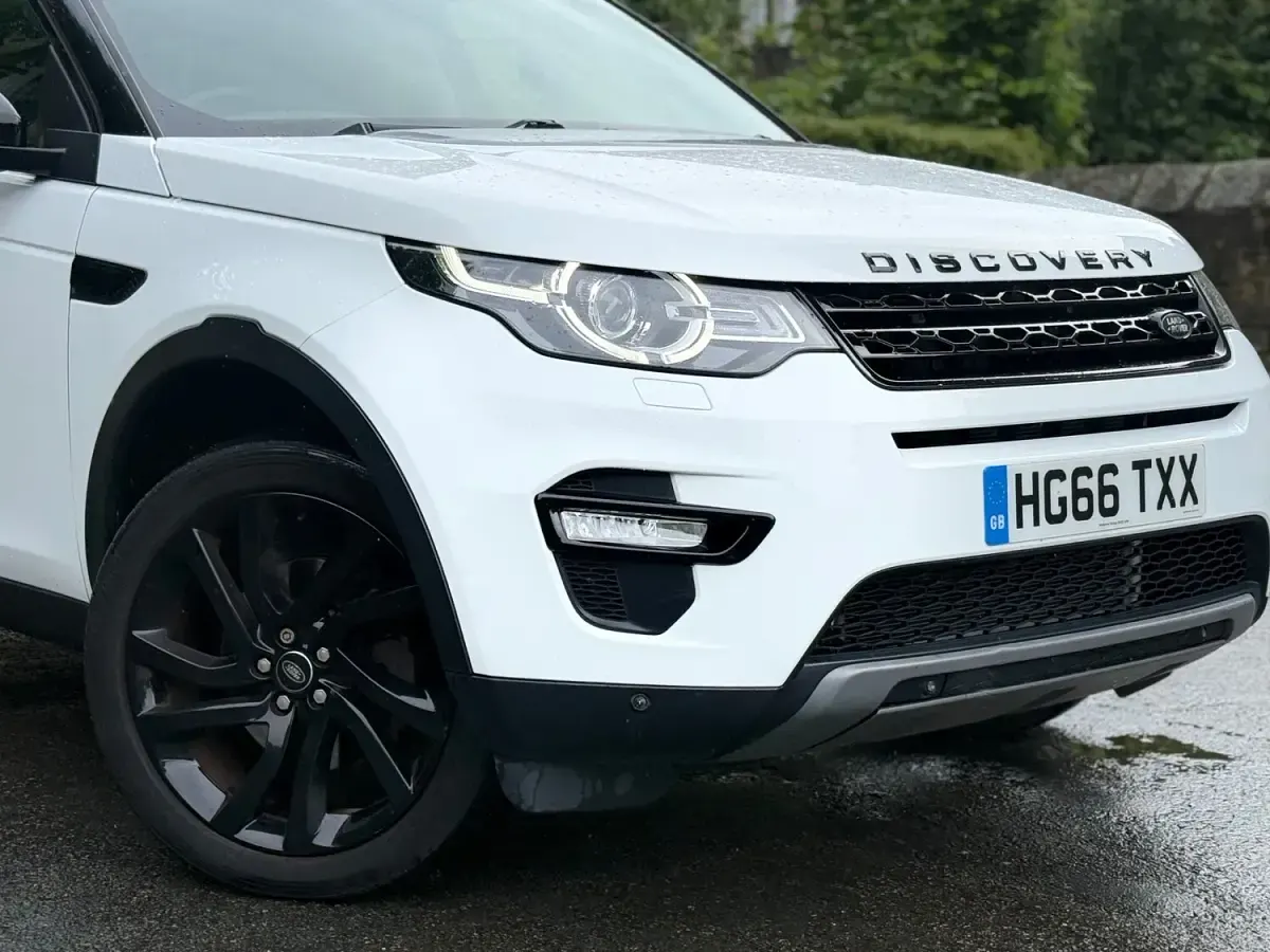 Used Land Rover Discovery Sport HSE 180 HP (132 kW) 2017 White SUV