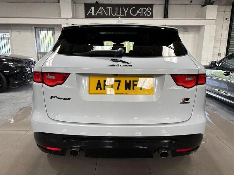 Begagnad Jaguar F-Pace S 380 HK (279 kW) 2017 Vit SUV