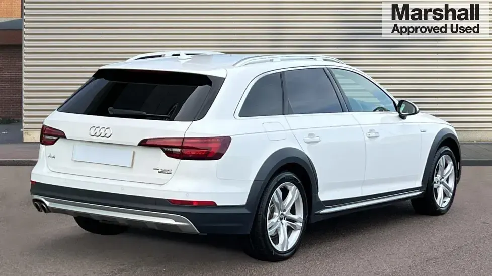 Used Audi A4 Allroad Sport 190 HP (139 kW) 2017 White Estate