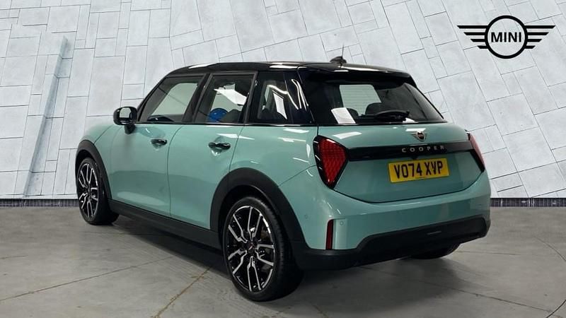 Used Mini Cooper Hatch 154 HP (113 kW) 2024 Green Hatchback