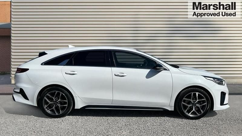 Used Kia ProCeed GT-Line 136 HP (100 kW) 2019 White Estate