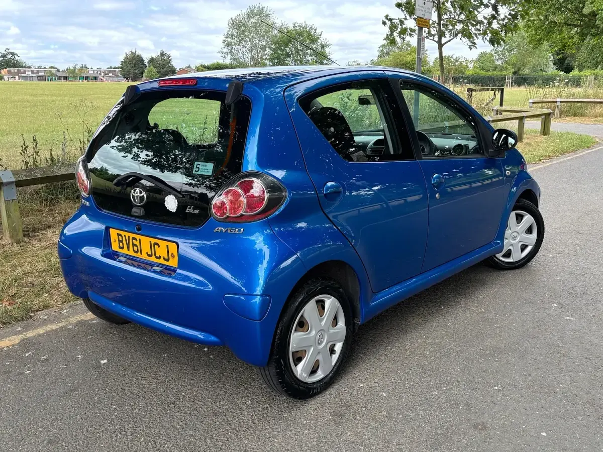 Used Toyota Aygo 68 HP (50 kW) 2011 Blue Hatchback