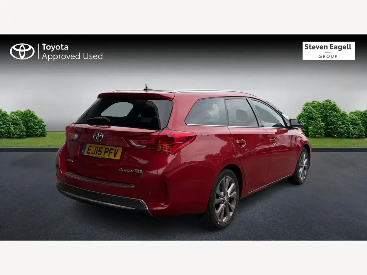 Used Toyota Auris Hybrid 2015 Red Estate