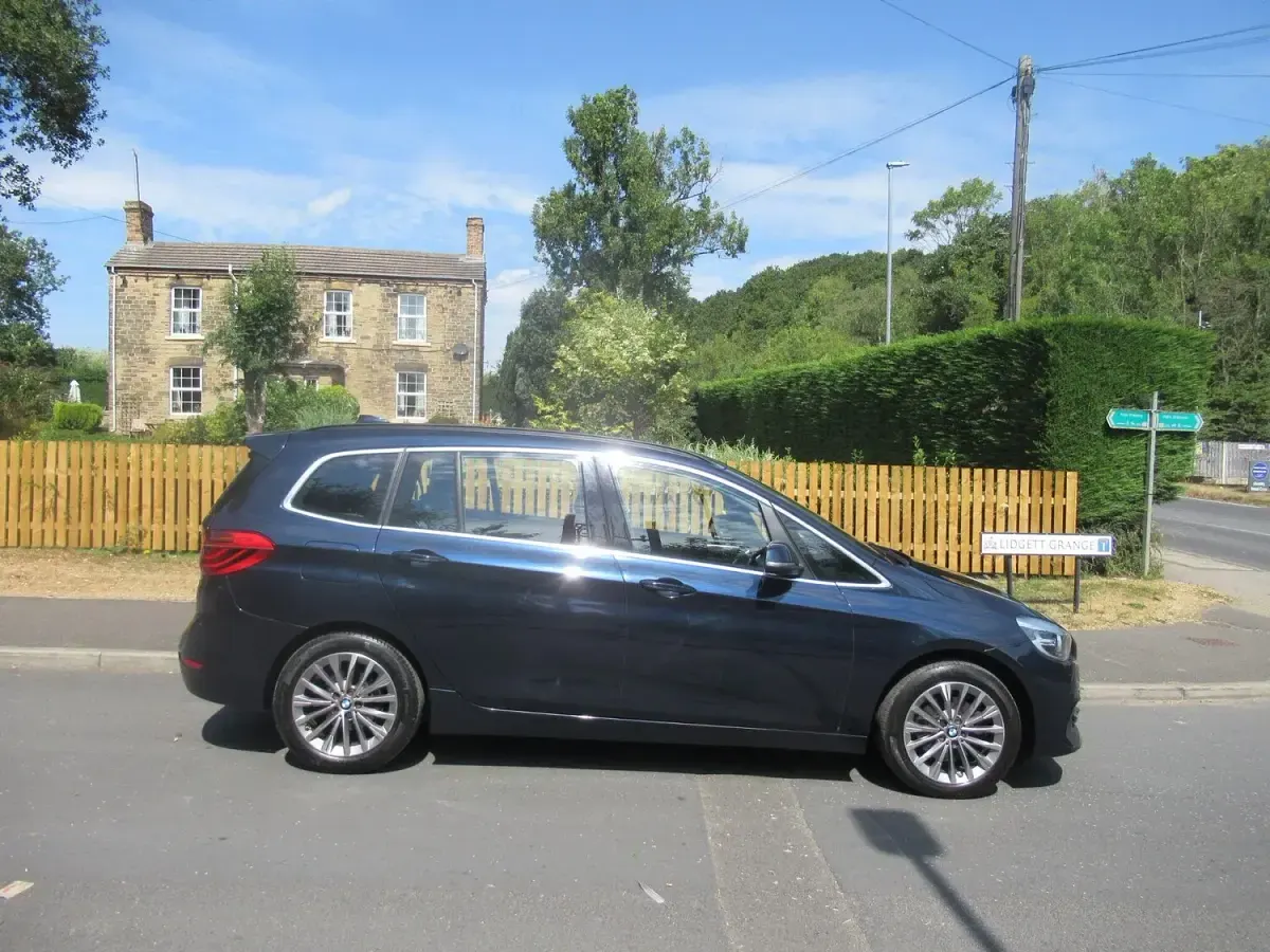 Used BMW 218 Luxury Line 138 HP (101 kW) 2019 Blue Estate