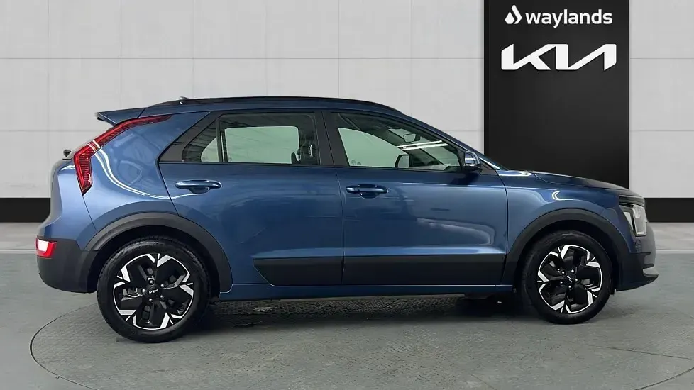 Used Kia Niro 150 kW (204 HP) 2025 Blue SUV