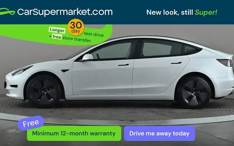 Używany Tesla Model 3 Standard Range 208 kW (283 KM) 2021 Biały Sedan/Limuzyna