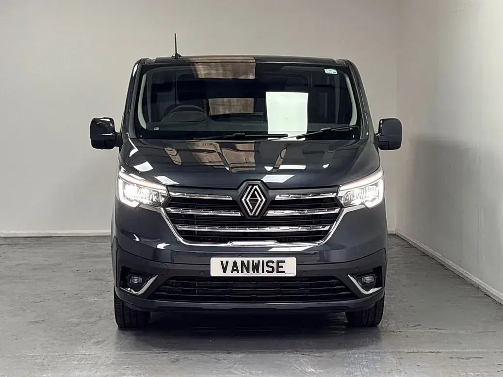 Used Renault Trafic 150 HP (110 kW) 2026 Grey MPV