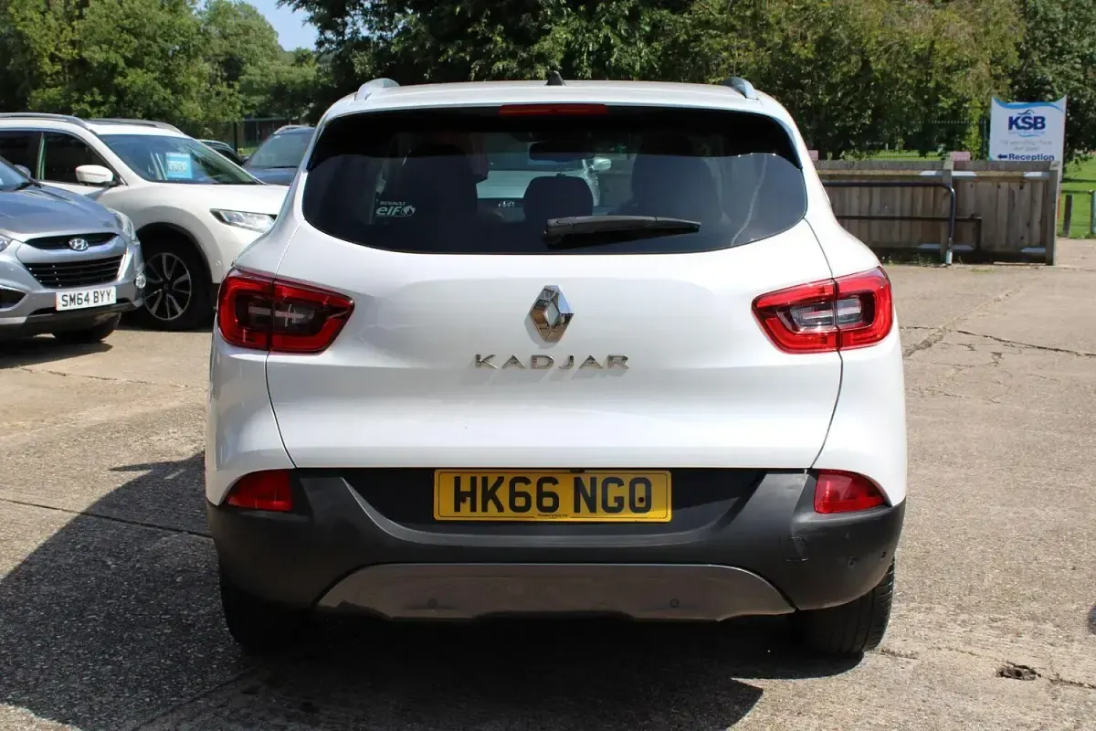 Used Renault Kadjar Signature S 130 HP (95 kW) 2017 White SUV