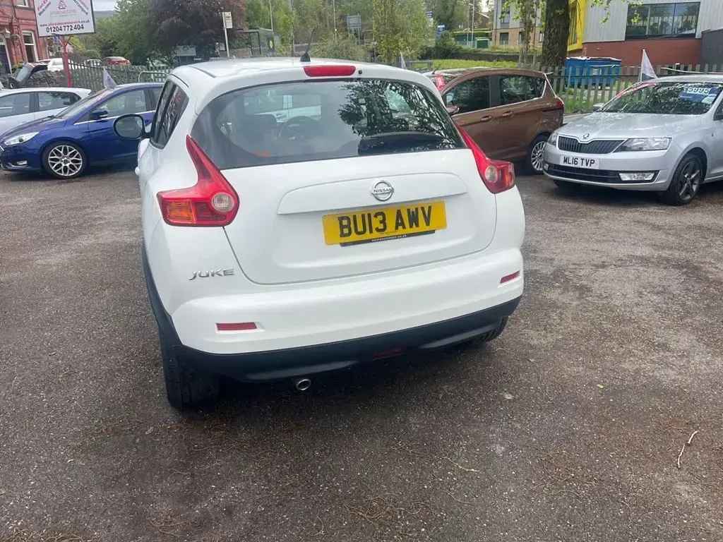 Używany Nissan Juke Acenta 117 KM (86 kW) 2013 Biały SUV