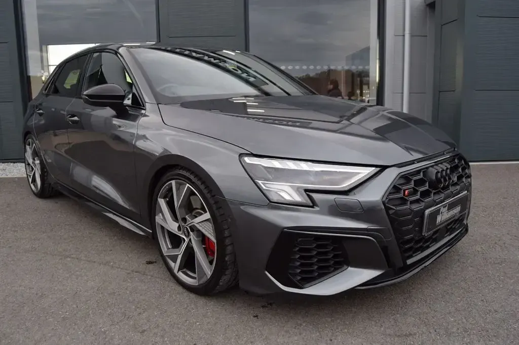 Begagnad Audi S3 Sportback Black Edition 310 HK (228 kW) 2023 Grå Halvkombi