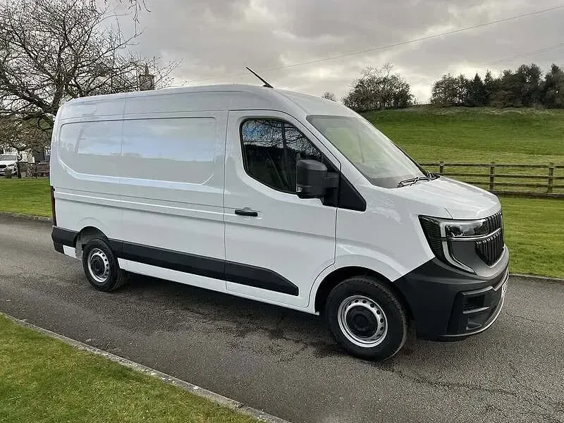 Usado Renault Master 130 HP (95 kW) 2025 Branco Monovolume