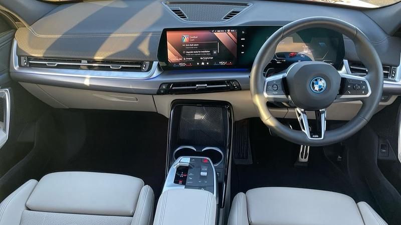 Usado BMW iX2 M Sport 150 kW (204 HP) 2025 Vermelho SUV