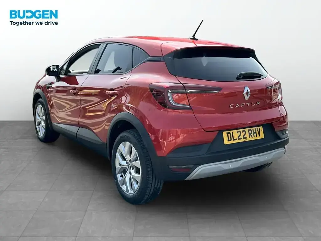 Usado Renault Captur Iconic 140 CV (102 kW) 2022 Rojo SUV