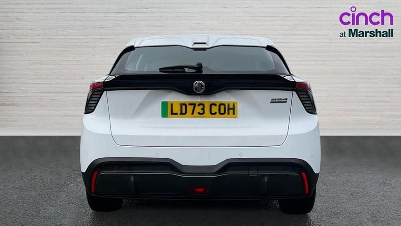 Used MG MG4 EV SE 125 kW (170 HP) 2023 White Hatchback
