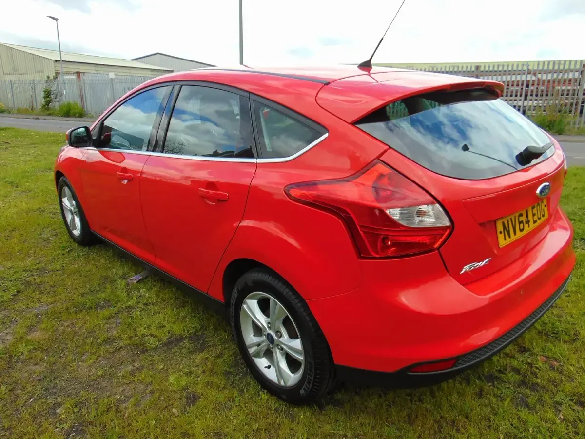 Used Ford Focus Zetec 115 HP (84 kW) 2014 Red Hatchback