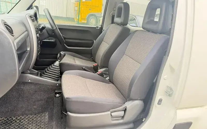 Used Suzuki Jimny SZ3 86 HP (63 kW) 2012 White SUV