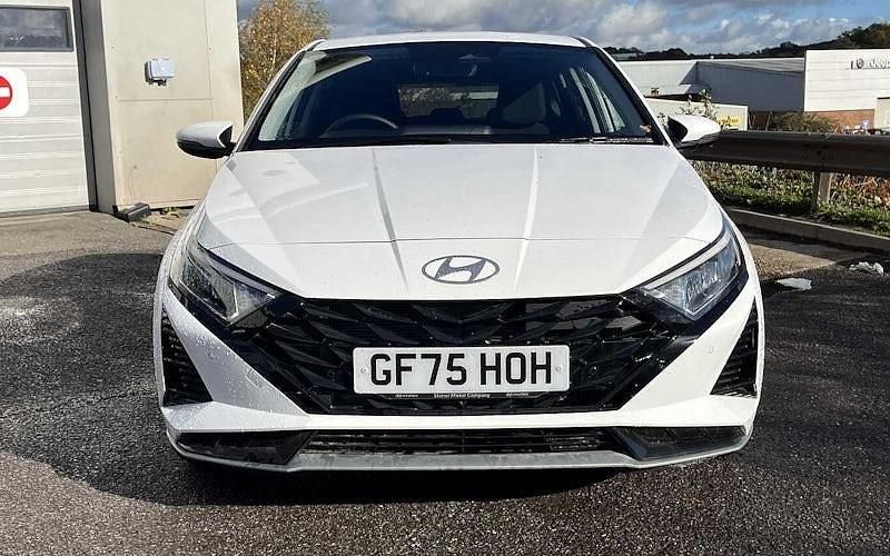 New Hyundai i20 Premium 101 HP (74 kW) 2025 White Hatchback