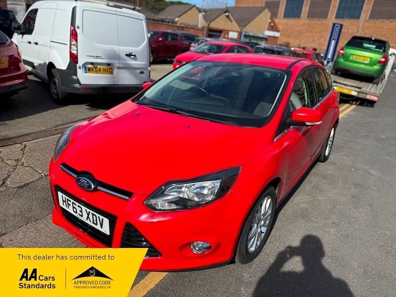 Used Ford Focus Titanium 125 HP (91 kW) 2013 Red Hatchback