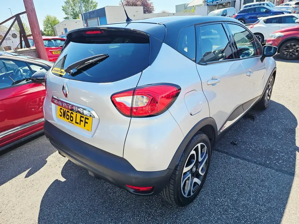 Used Renault Captur Dynamique 90 HP (66 kW) 2016 Silver SUV