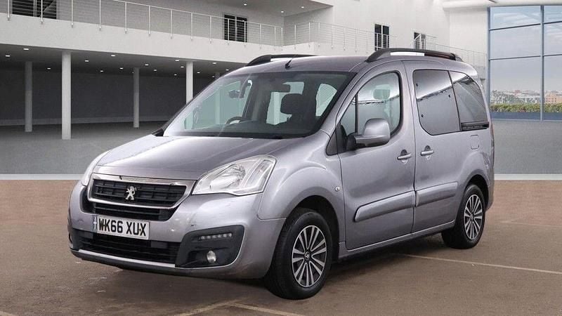 Begagnad Peugeot TePee Active 100 HK (73 kW) 2016 Grå Minibuss