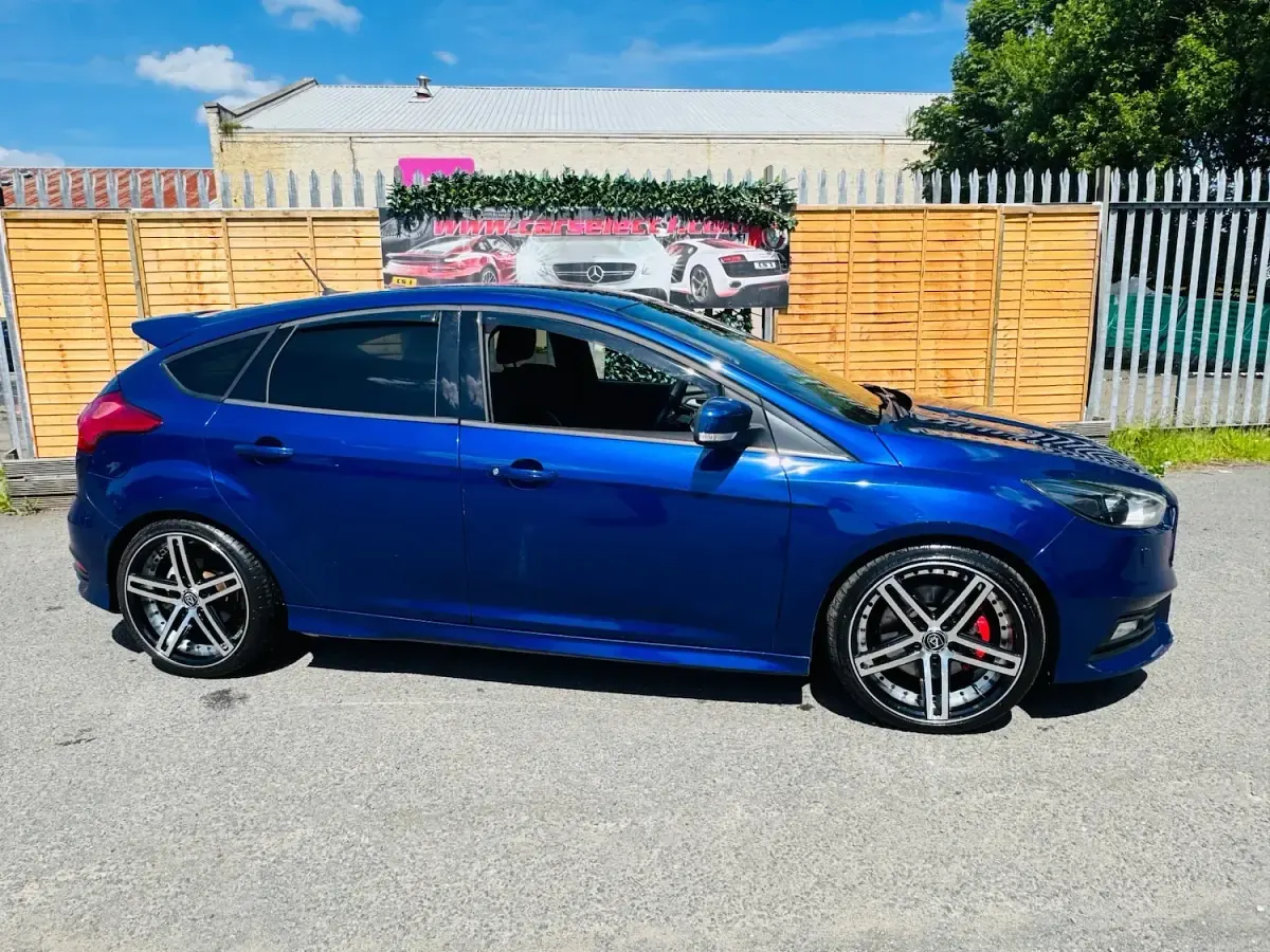 Used Ford Focus ST 185 HP (136 kW) 2018 Blue Hatchback