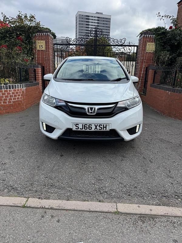 Used Honda Jazz SE 102 HP (75 kW) 2016 White Hatchback