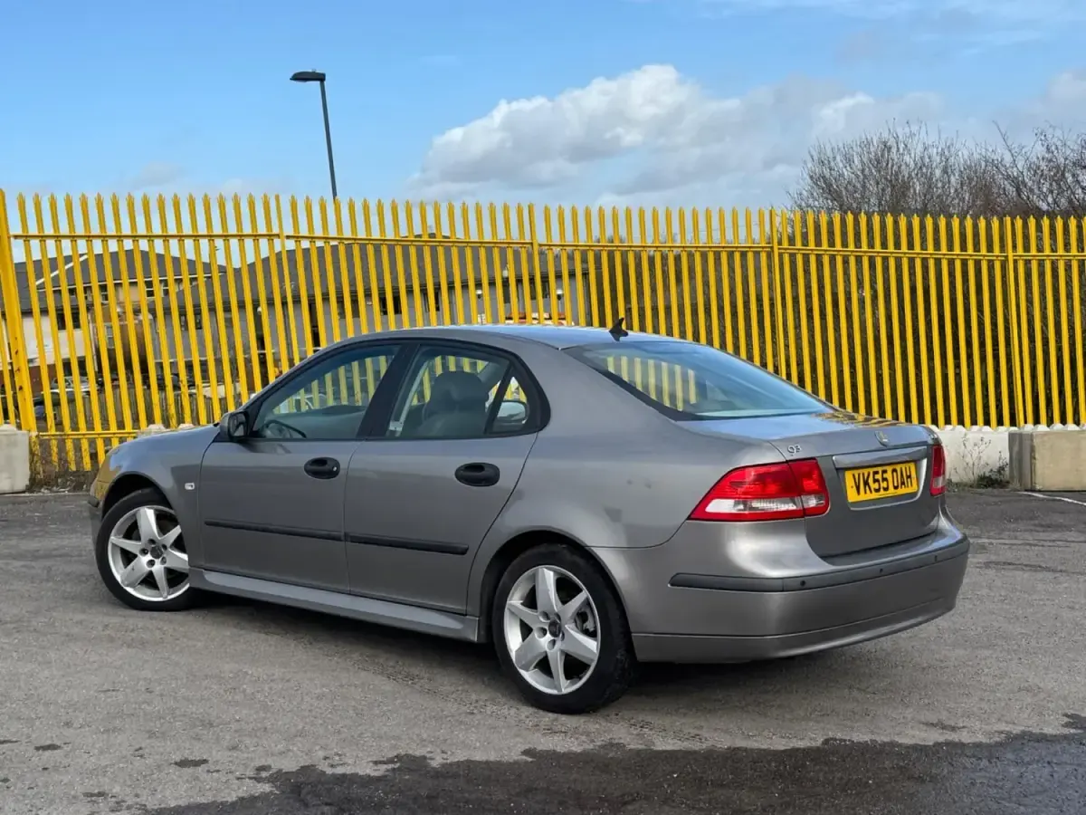 Begagnad Saab 9-3 Vector 2005 Grå Sedan