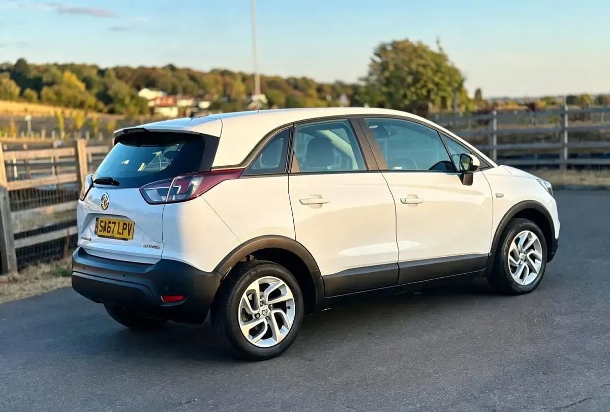 Used Vauxhall Crossland X S 99 HP (72 kW) 2017 White SUV