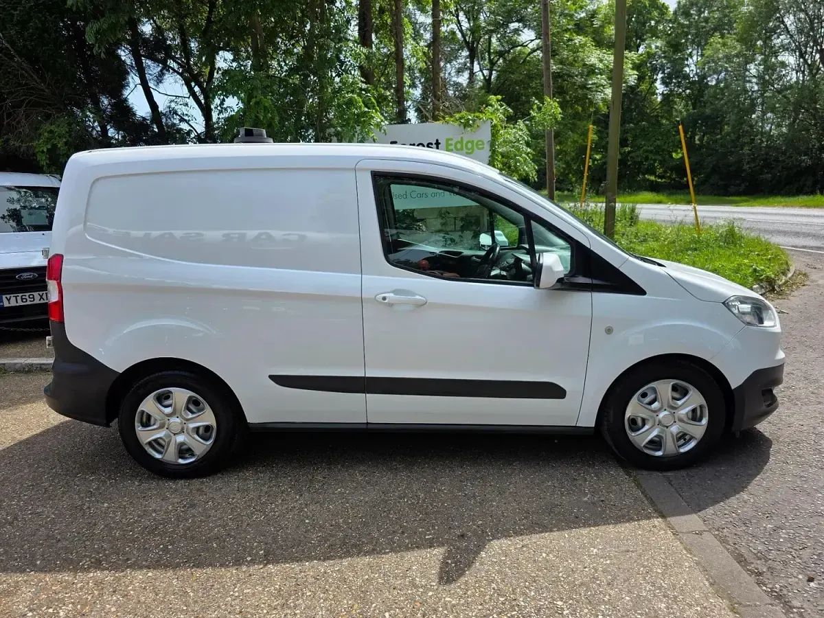 Used Ford Transit Courier Trend 2018 White Van