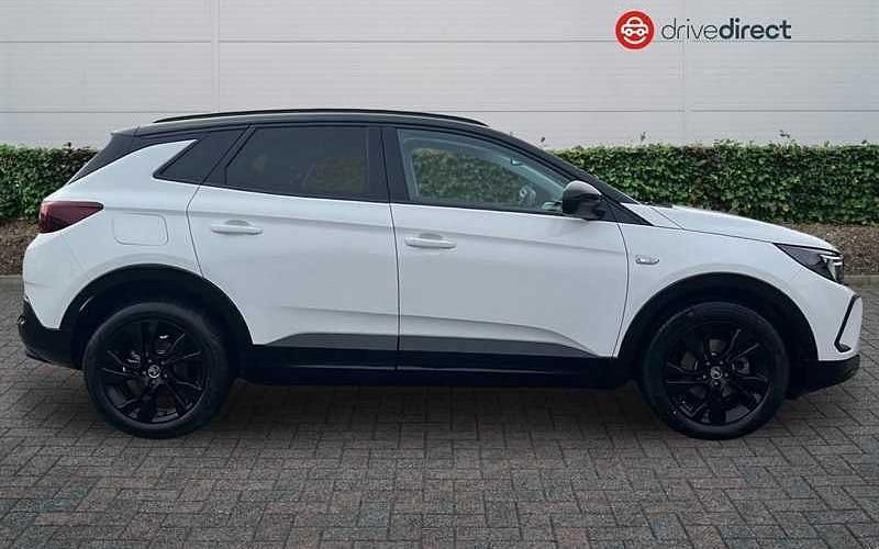 Used Vauxhall Grandland X GS Line 131 HP (96 kW) 2022 White SUV