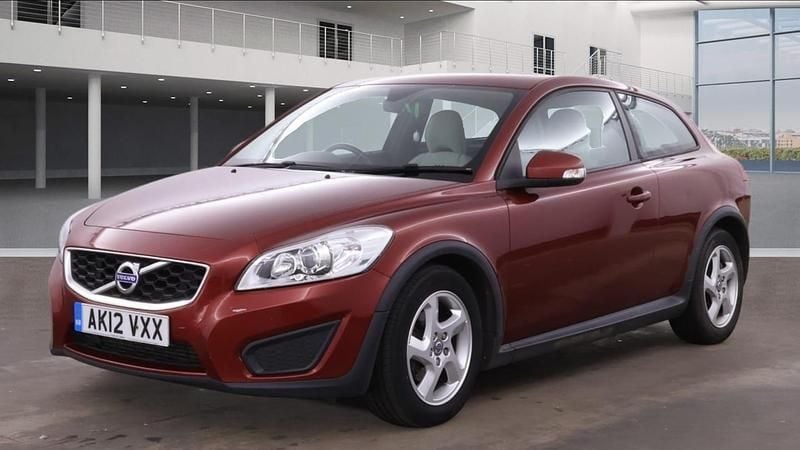 Used Volvo C30 115 HP (84 kW) 2012 Red Hatchback