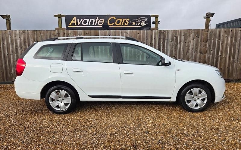 Used Dacia Logan MCV Lauréate 73 HP (53 kW) 2018 White Estate