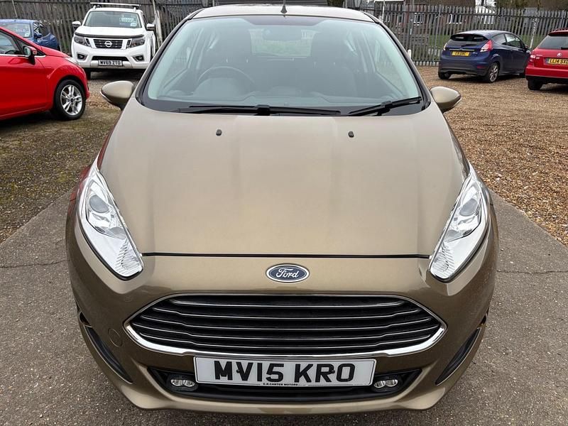 Usado Ford Fiesta Zetec 2015 Castanho Citadino