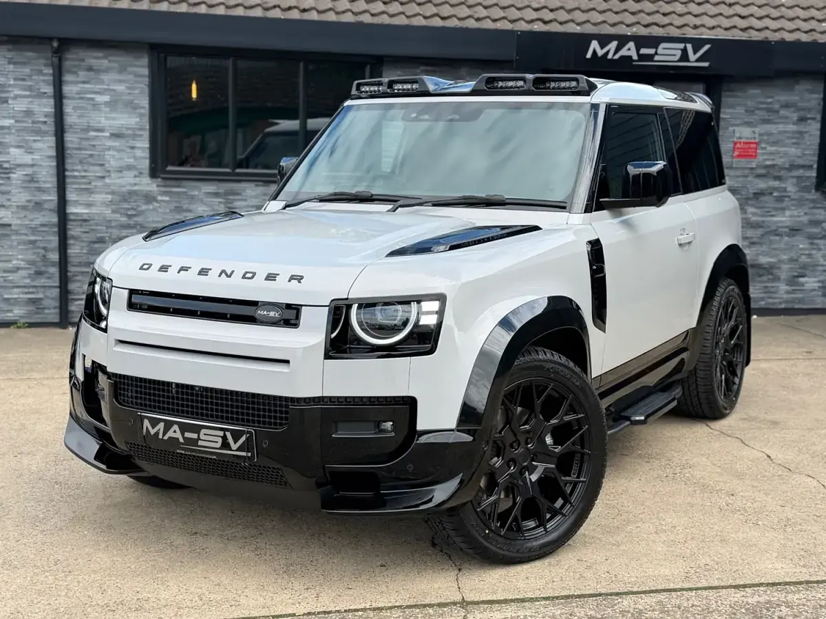 Uusi Land Rover Defender S 2026 Harmaa Katumaasturi