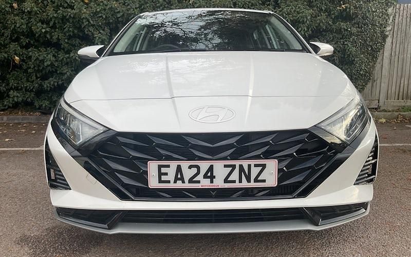 Used Hyundai i20 Advanced 101 HP (74 kW) 2024 Atlas white Hatchback