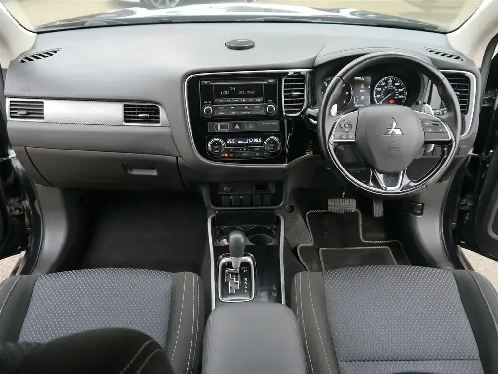 Used Mitsubishi Outlander 147 HP (108 kW) 2017 Amethyst black SUV