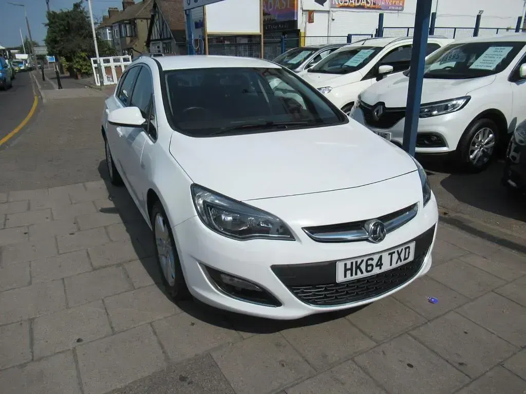 Used Vauxhall Astra SRi 2015 White Hatchback
