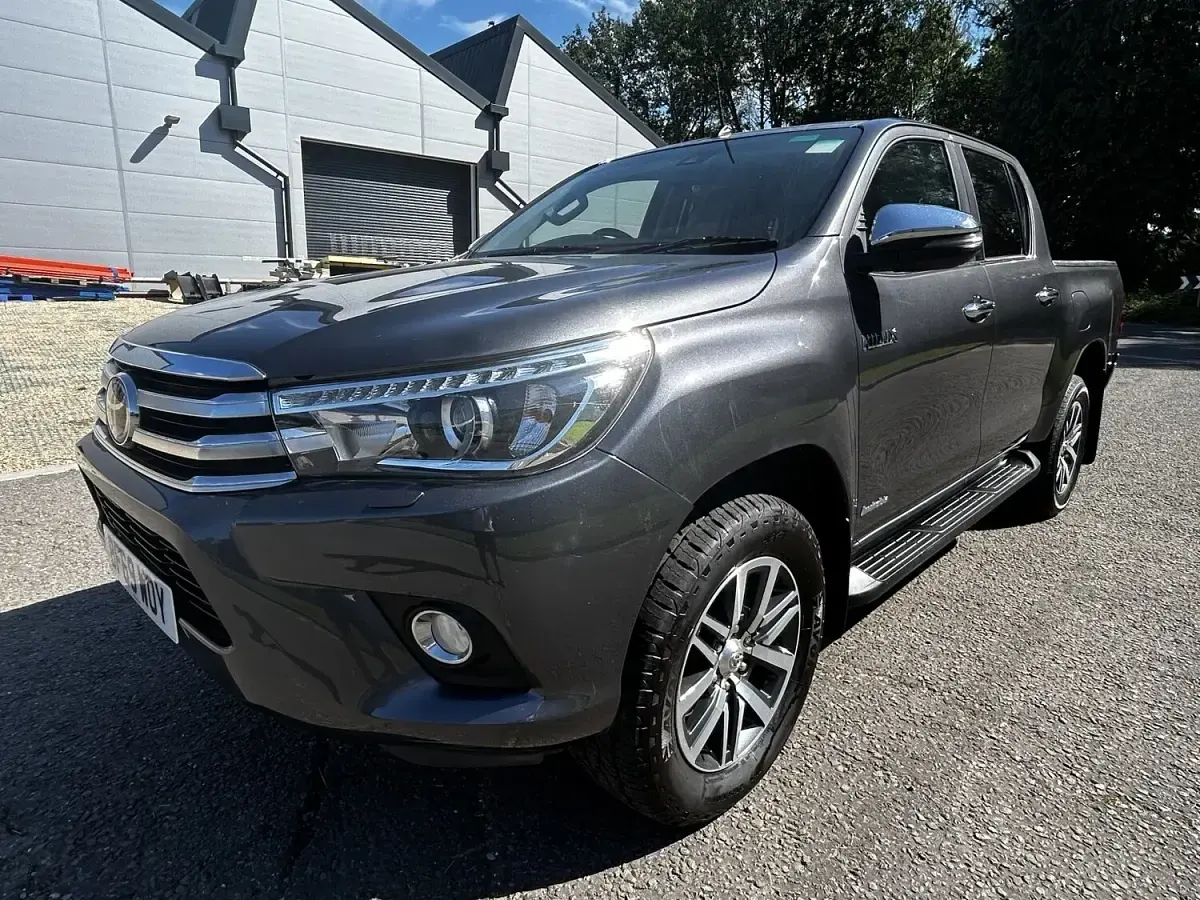 Used Toyota HiLux 150 HP (110 kW) 2019 Grey Pickup