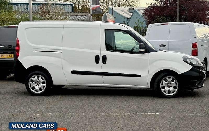 Used Fiat Doblò 105 HP (77 kW) 2022 MPV