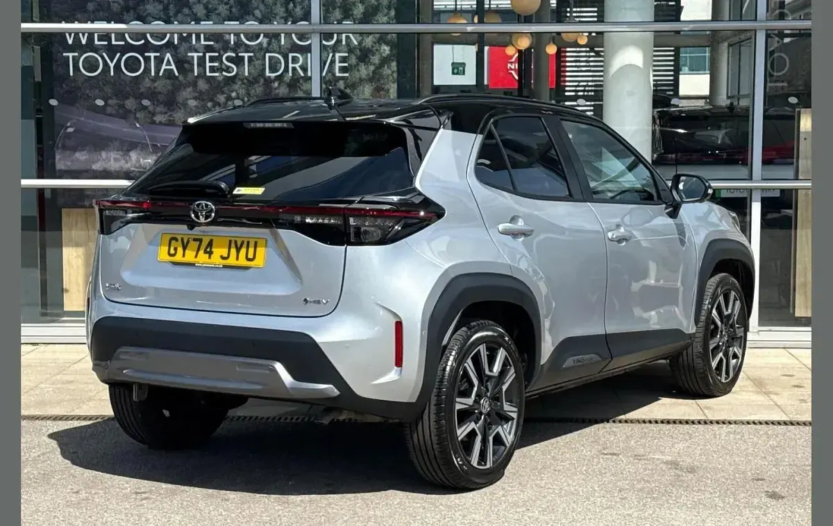 Used Toyota Yaris Cross Edition 128 HP (94 kW) 2024 Silver SUV