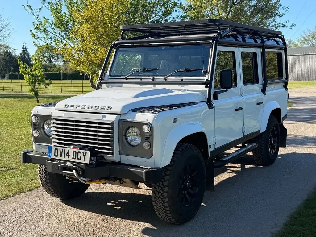 Used Land Rover Defender 122 HP (89 kW) 2014 White Pickup