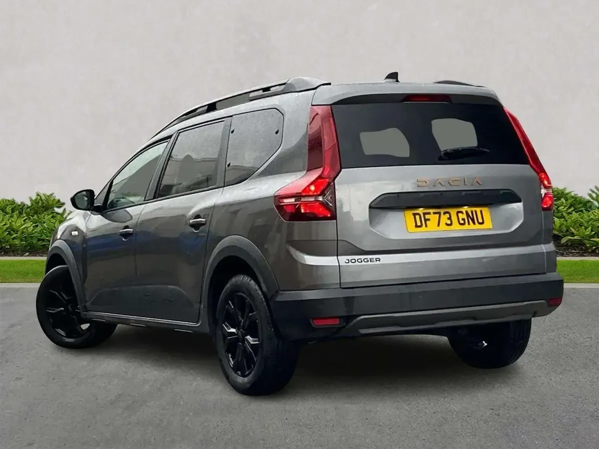 Used Dacia Jogger Extreme 110 HP (80 kW) 2023 Grey MPV