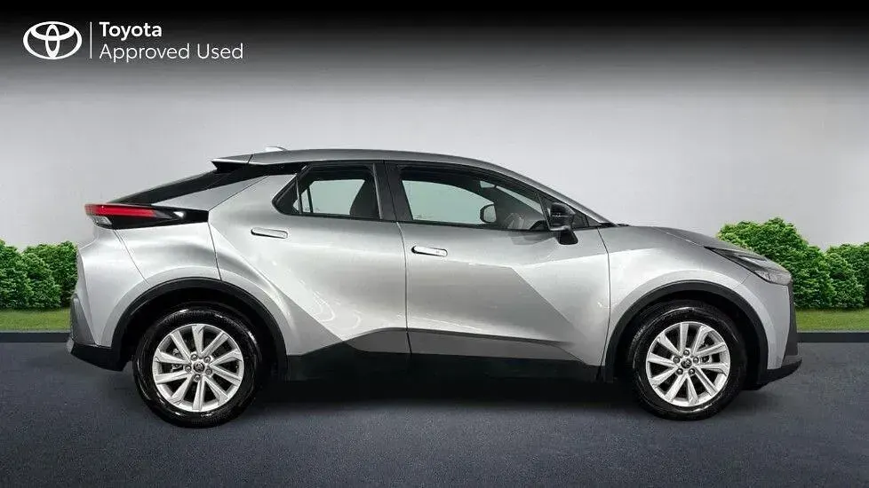 Used Toyota C-HR 140 HP (102 kW) 2025 Silver SUV