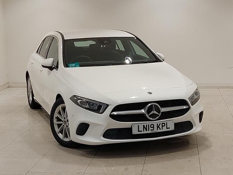 Used Mercedes A180 Executive 136 HP (100 kW) 2019 White Hatchback
